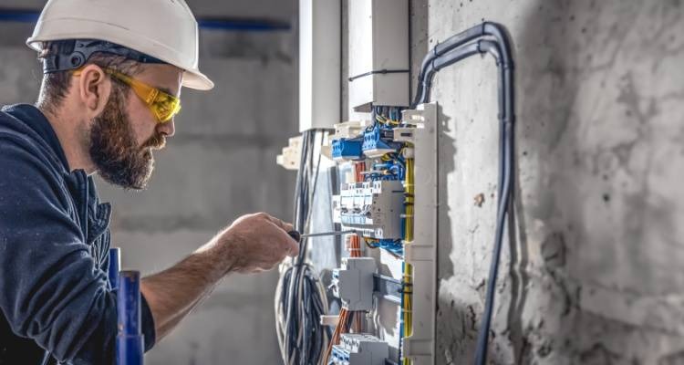UK electrician pay what to expect and how Birmingham training turns skills into earnings